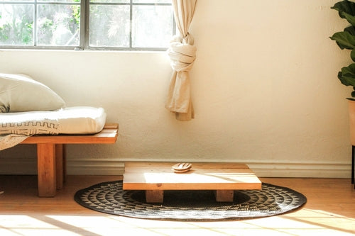 Natural White Triangle 4' Round Area Rug